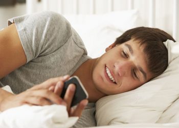 Cách nhắn tin với bạn trai không gây nhàm chán