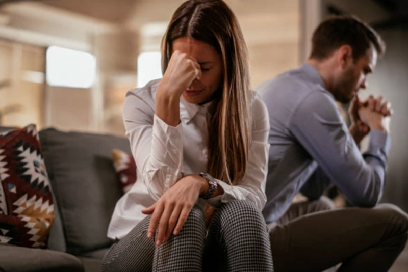 cô ấy hay cằn nhằn và so sánh bạn với người khác