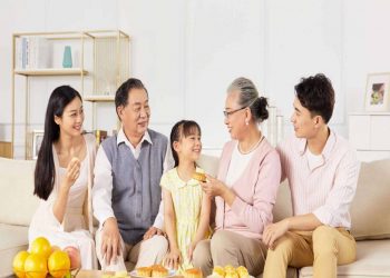 Lần đầu ra mắt gia đình bạn gái nên mặc gì để ghi điểm với phụ huynh?