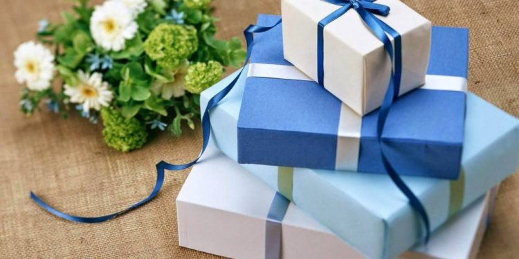 Tặng gì cho bạn gái? Top 10 món quà độc đáo, ý nghĩa cho bạn gái