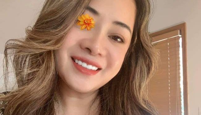 Máy bay bà già hồi xuân khát tình tìm phi công giải quyết sinh lý