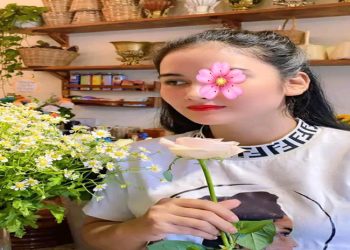 Cẩm Thơ - Máy bay bà già Quận Tây Hồ tìm người tình trẻ tuổi